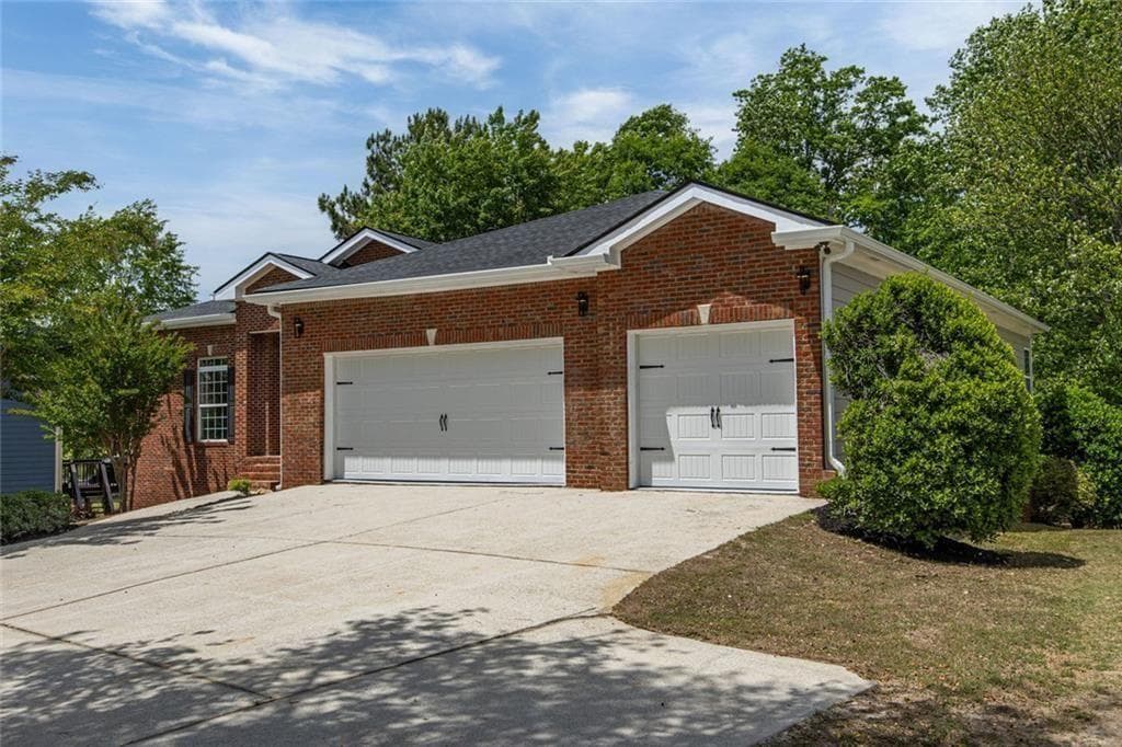 5 bedroom, 4 bathroom, 3,800 sq ft single family residence for sale at 8828 Patricia Rose, Douglasville, GA 30134 — photo 3