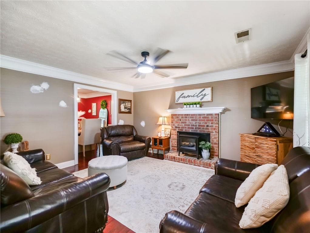3 bedroom, 3 bathroom, 1,400 sq ft single family residence for sale at 5750 Princeton Oaks Drive, Buford, GA 30518 — photo 3