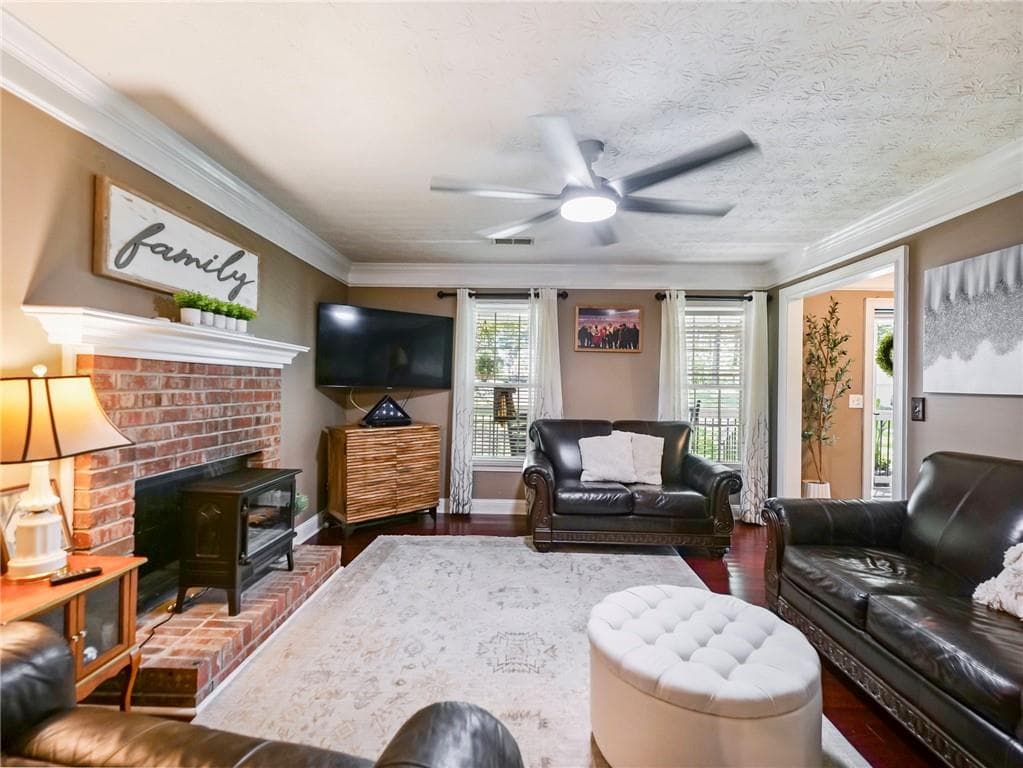3 bedroom, 3 bathroom, 1,400 sq ft single family residence for sale at 5750 Princeton Oaks Drive, Buford, GA 30518 — photo 4