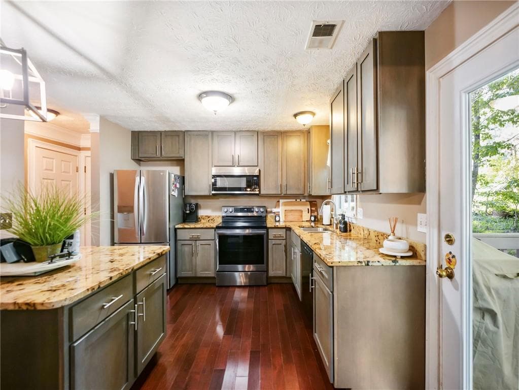 3 bedroom, 3 bathroom, 1,400 sq ft single family residence for sale at 5750 Princeton Oaks Drive, Buford, GA 30518 — photo 8