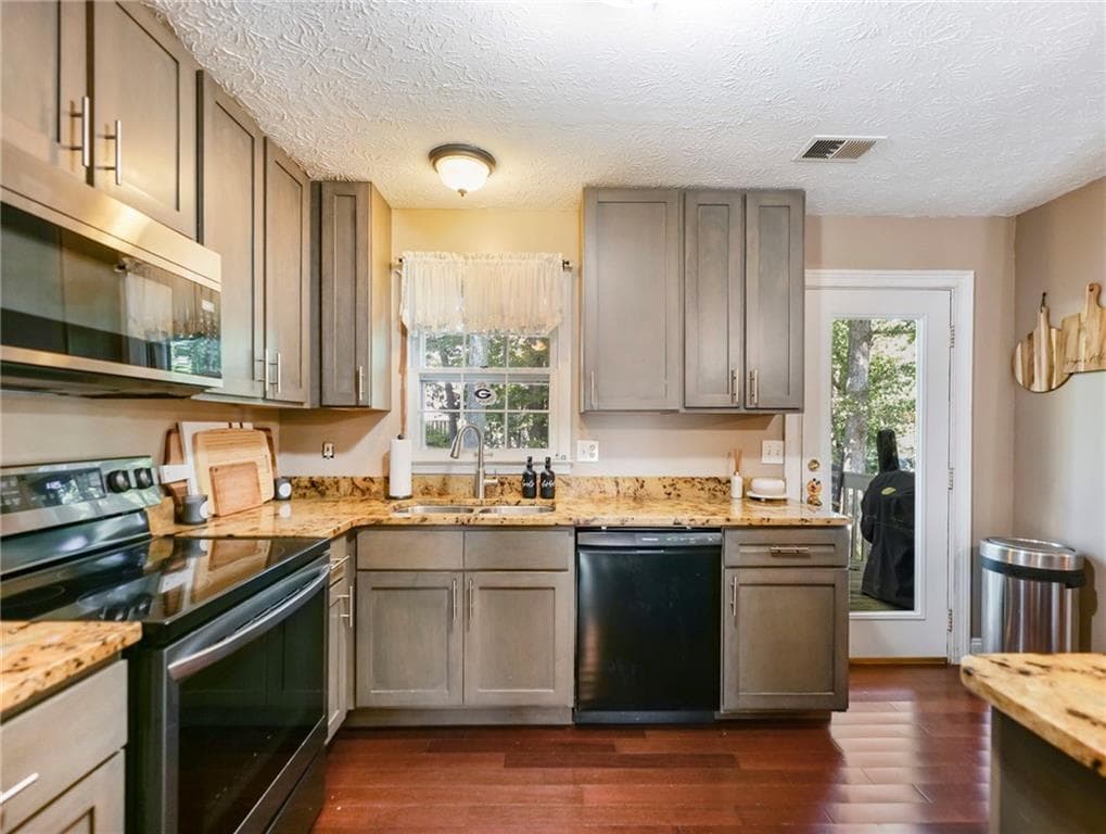 3 bedroom, 3 bathroom, 1,400 sq ft single family residence for sale at 5750 Princeton Oaks Drive, Buford, GA 30518 — photo 9