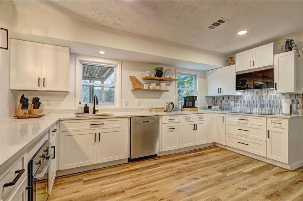 3 bedroom, 3 bathroom, 1,838 sq ft single family residence for sale at 457 Castleaire Drive, Stone Mountain, GA 30087 — photo 7