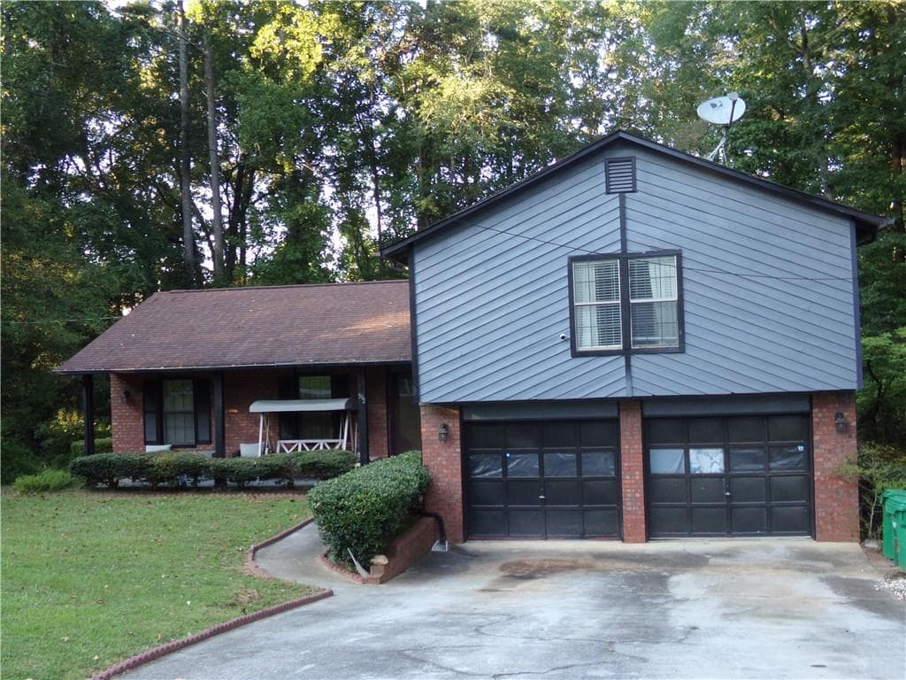 4 bedroom, 2 bathroom, 1,857 sq ft single family residence for sale at 5792 Windermere Court, Lithonia, GA 30038 — photo 2
