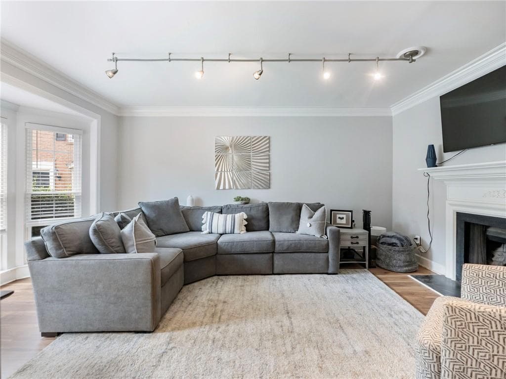 2 bedroom, 3 bathroom, 1,480 sq ft condominium for sale at 81 Mount Vernon Circle, Sandy Springs, GA 30338 — photo 3