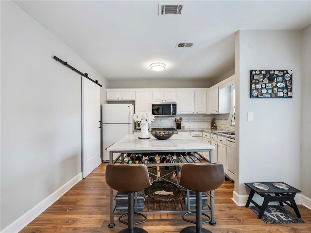 2 bedroom, 3 bathroom, 1,480 sq ft condominium for sale at 81 Mount Vernon Circle, Sandy Springs, GA 30338 — photo 6