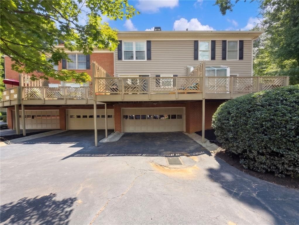 2 bedroom, 3 bathroom, 1,480 sq ft condominium for sale at 81 Mount Vernon Circle, Sandy Springs, GA 30338 — photo 2