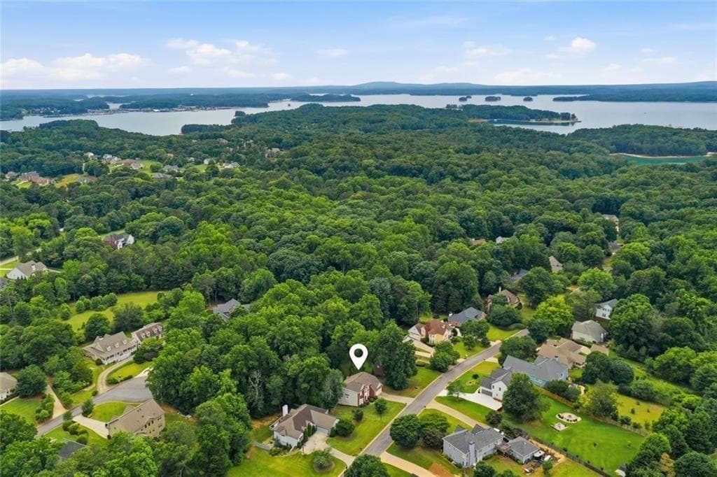 6 bedroom, 4 bathroom, 5,070 sq ft single family residence for sale at 6353 Chestnut Parkway, Flowery Branch, GA 30542 — photo 5