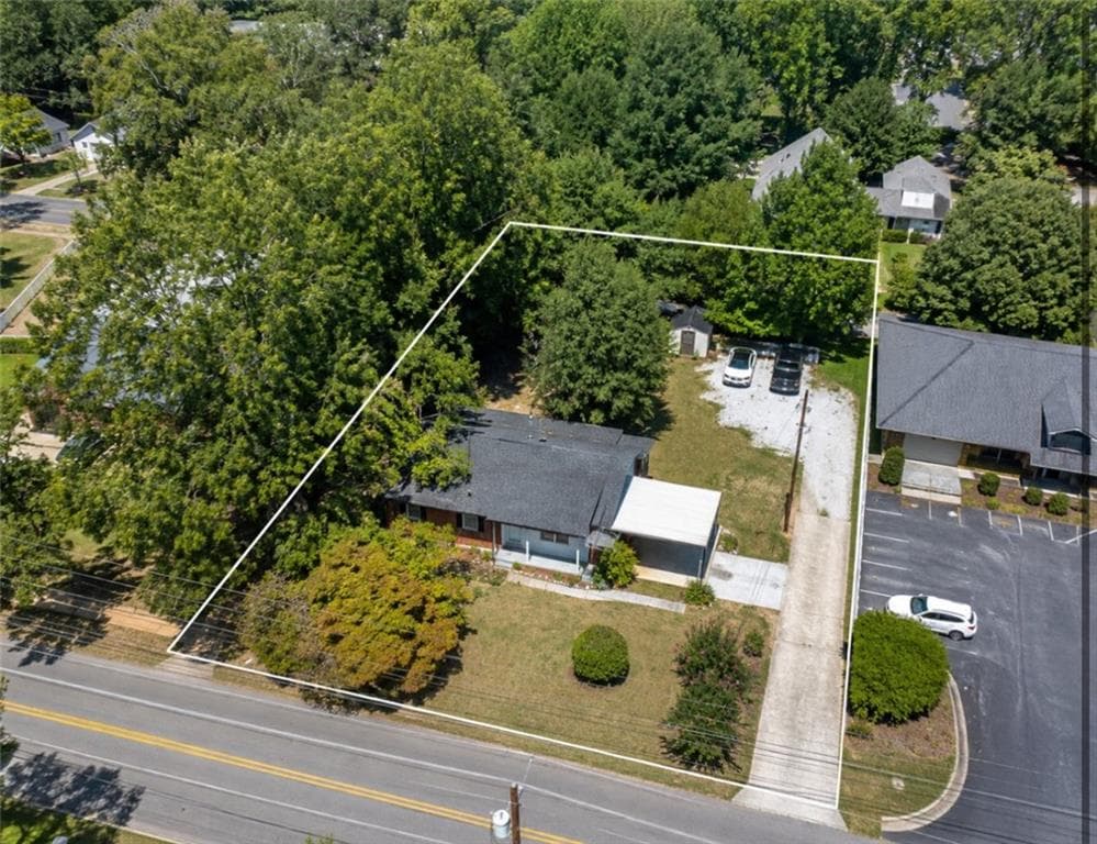 3 bedroom, 2 bathroom, 1,291 sq ft single family residence for sale at 600 E Lanier Avenue, Fayetteville, GA 30214