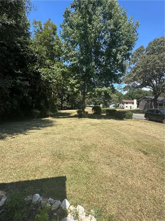 3 bedroom, 2 bathroom, 1,291 sq ft single family residence for sale at 600 E Lanier Avenue, Fayetteville, GA 30214 — photo 4