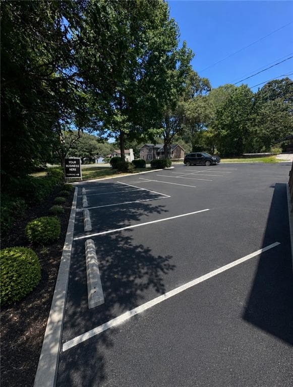 3 bedroom, 2 bathroom, 1,291 sq ft single family residence for sale at 600 E Lanier Avenue, Fayetteville, GA 30214 — photo 5