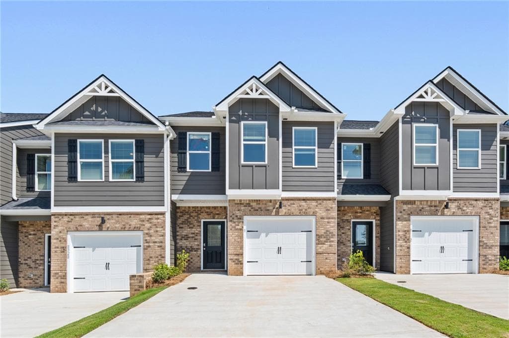 3 bedroom, 3 bathroom, 1,623 sq ft townhouse under contract at 8330 Columbia Court, Palmetto, GA 30268