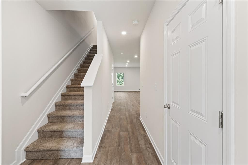 3 bedroom, 3 bathroom, 1,623 sq ft townhouse under contract at 8330 Columbia Court, Palmetto, GA 30268 — photo 2