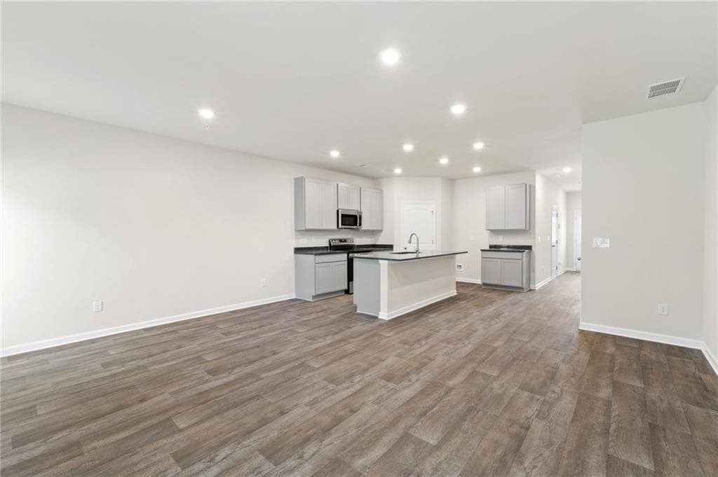 3 bedroom, 3 bathroom, 1,623 sq ft townhouse under contract at 8330 Columbia Court, Palmetto, GA 30268 — photo 6
