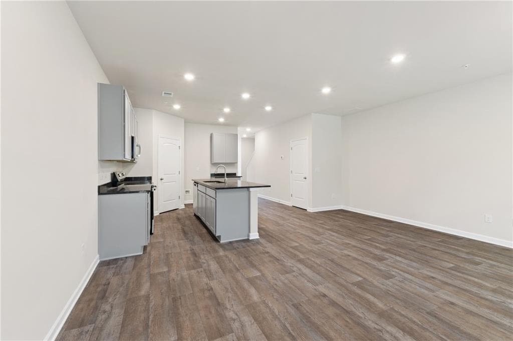 3 bedroom, 3 bathroom, 1,623 sq ft townhouse under contract at 8330 Columbia Court, Palmetto, GA 30268 — photo 7