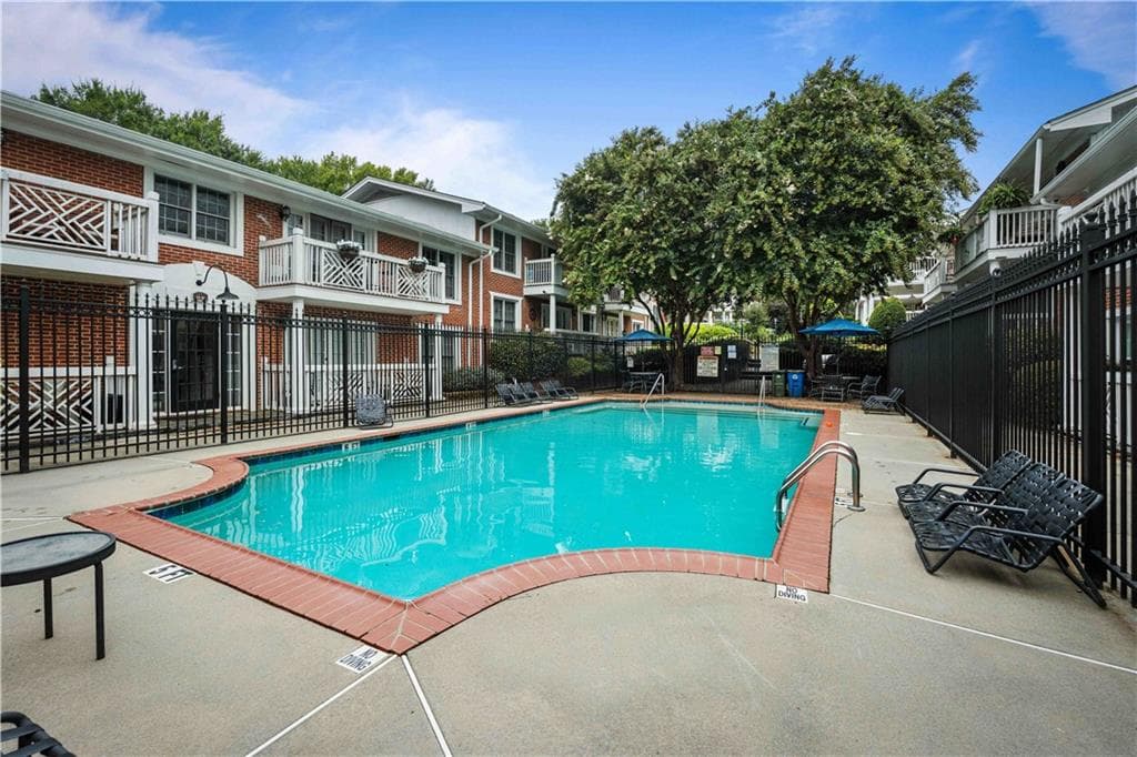 2 bedroom, 1 bathroom, 900 sq ft condominium for sale at 869 Briarcliff Road C-24, Atlanta, GA 30306 — photo 3