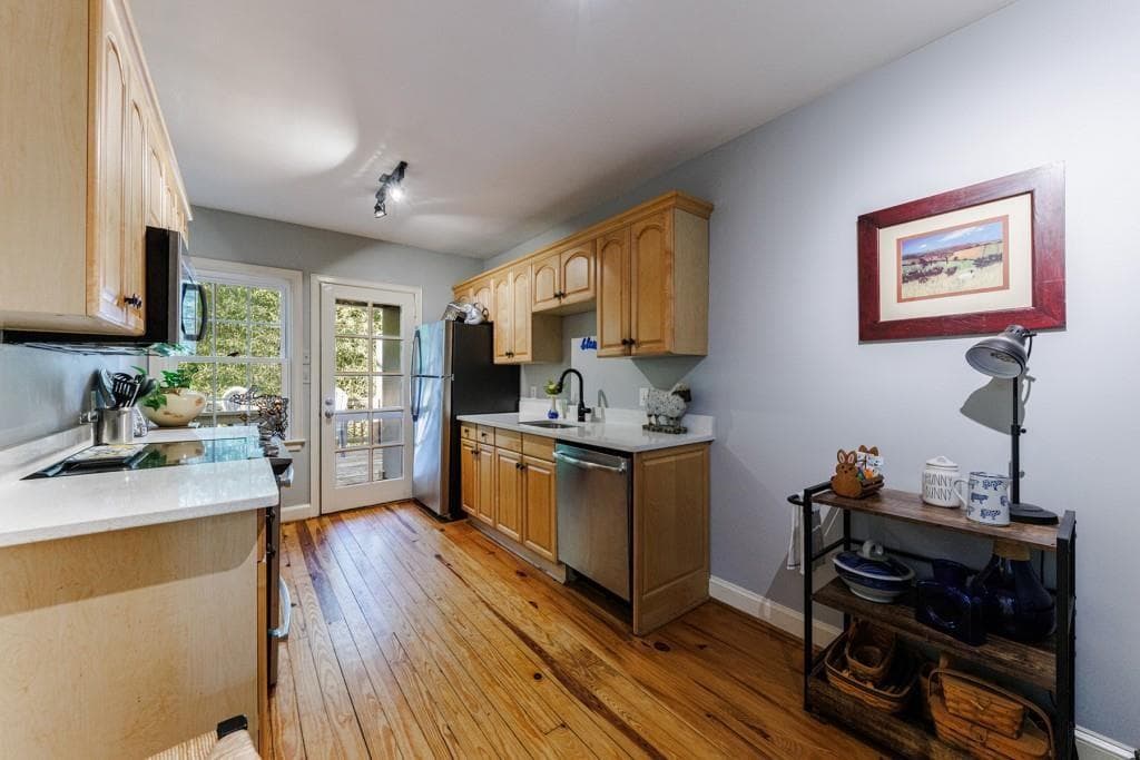 1 bedroom, 1 bathroom, 800 sq ft triplex for rent at 1280 Stillwood Drive 1, Atlanta, GA 30306 for $1,650 a month — photo 5