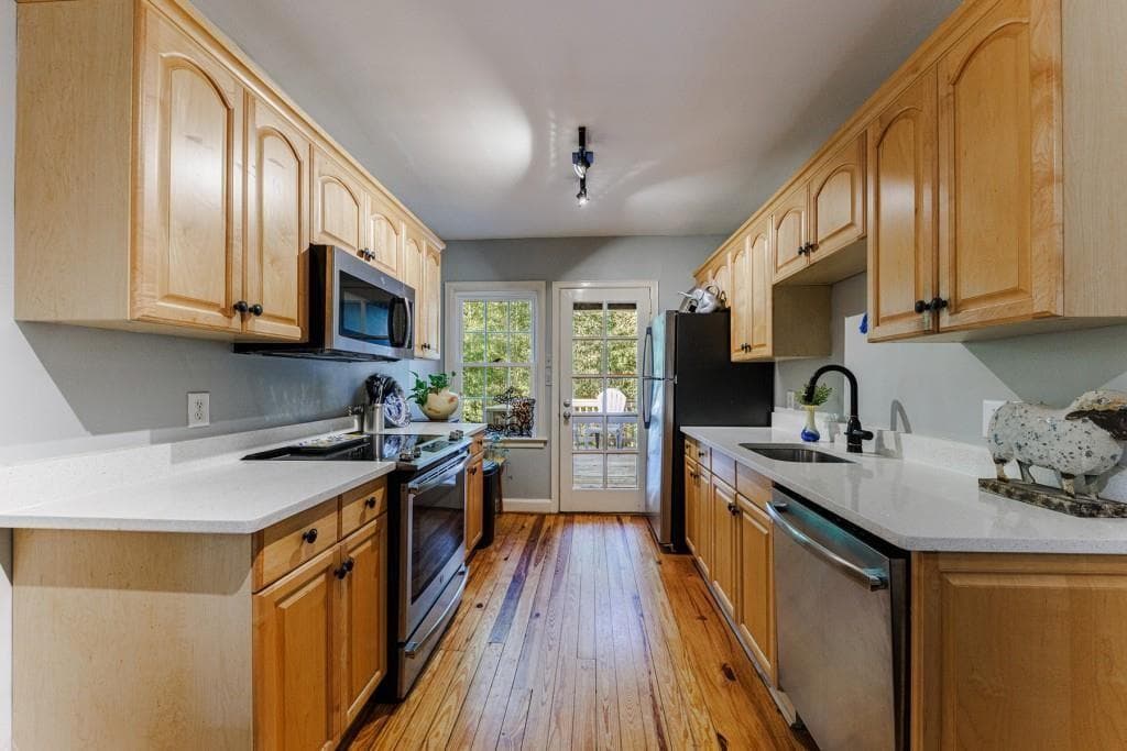 1 bedroom, 1 bathroom, 800 sq ft triplex for rent at 1280 Stillwood Drive 1, Atlanta, GA 30306 for $1,650 a month — photo 6