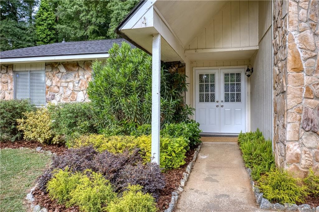 3 bedroom, 2 bathroom, 1,869 sq ft single family residence under contract at 6517 Charter Oaks Circle, Columbus, GA 31909 — photo 2