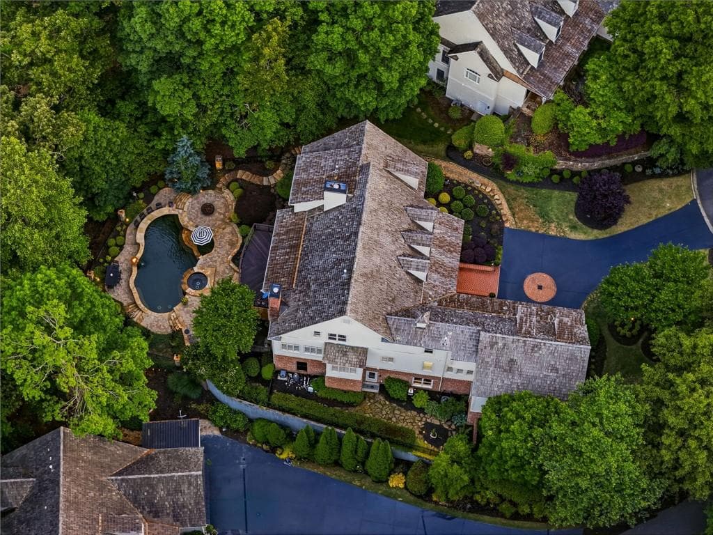 5 bedroom, 7 bathroom, 6,838 sq ft single family residence for sale at 114 Northeast Cove Circle, Dawsonville, GA 30534 — photo 3
