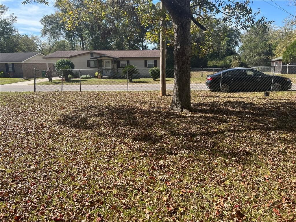 3 bedroom, 2 bathroom, 2,126 sq ft single family residence under contract at 813 W Franklin Street, Sylvester, GA 31791 — photo 2