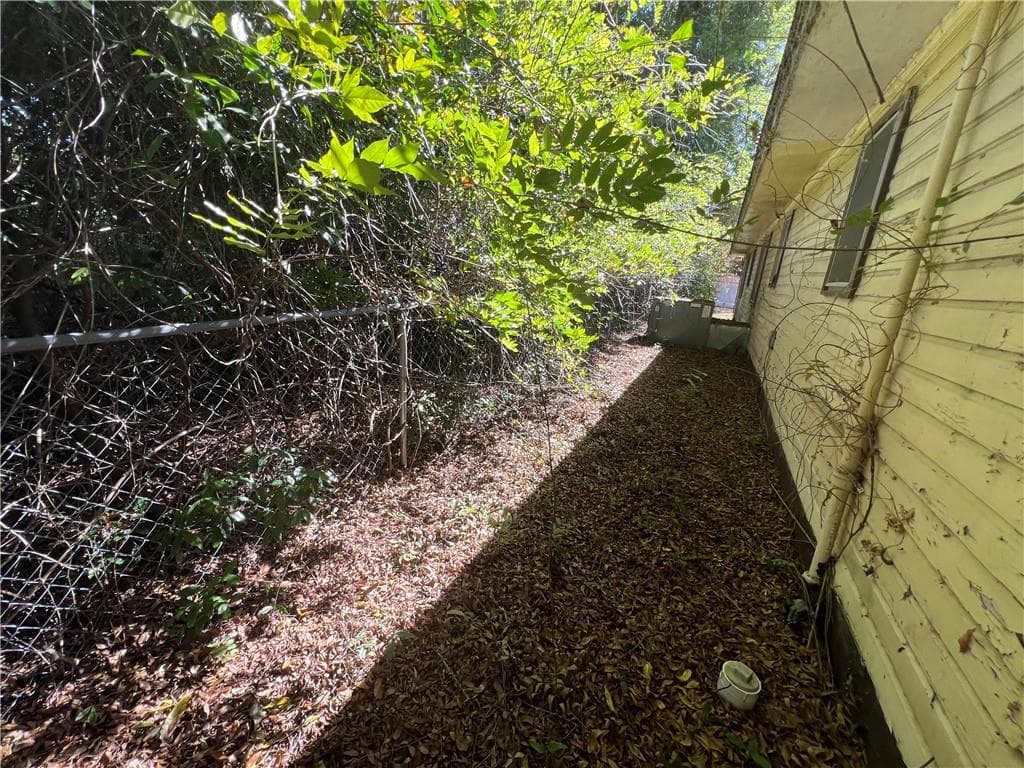 3 bedroom, 2 bathroom, 2,126 sq ft single family residence under contract at 813 W Franklin Street, Sylvester, GA 31791 — photo 7
