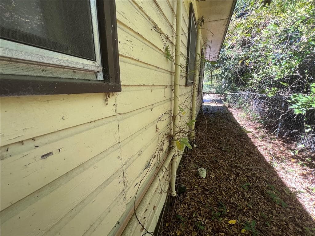 3 bedroom, 2 bathroom, 2,126 sq ft single family residence under contract at 813 W Franklin Street, Sylvester, GA 31791 — photo 8