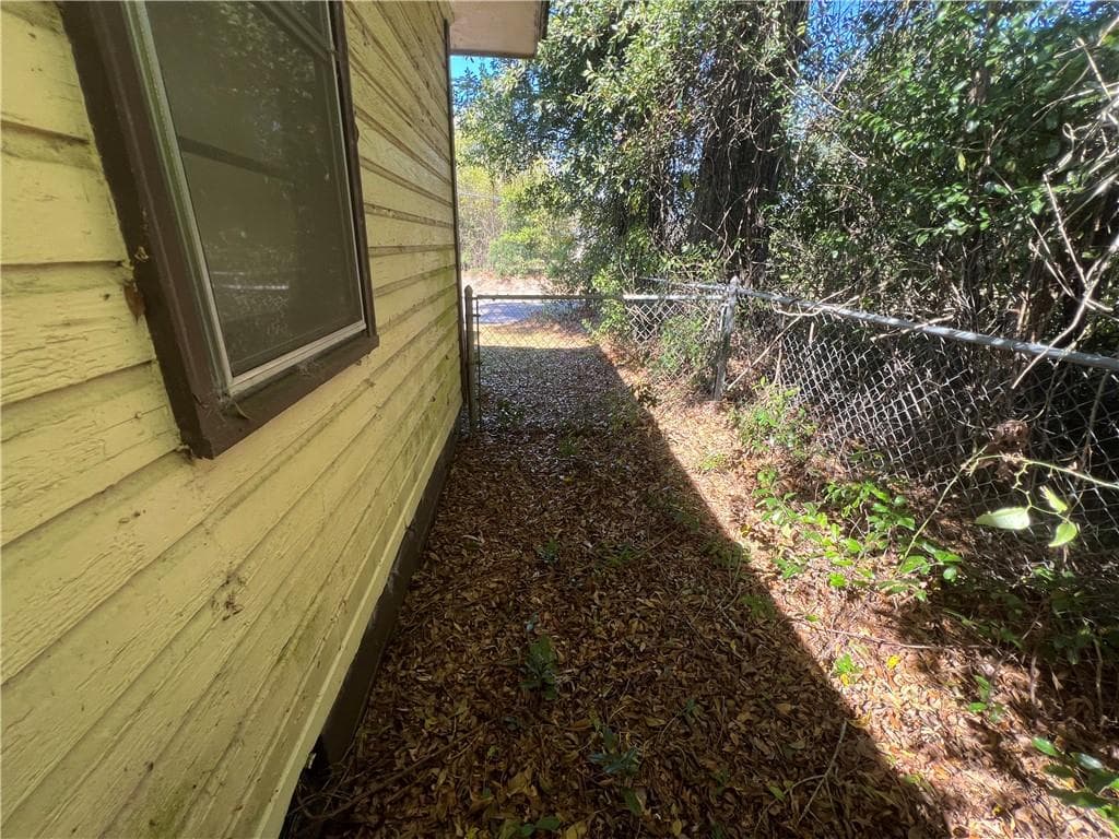3 bedroom, 2 bathroom, 2,126 sq ft single family residence under contract at 813 W Franklin Street, Sylvester, GA 31791 — photo 9