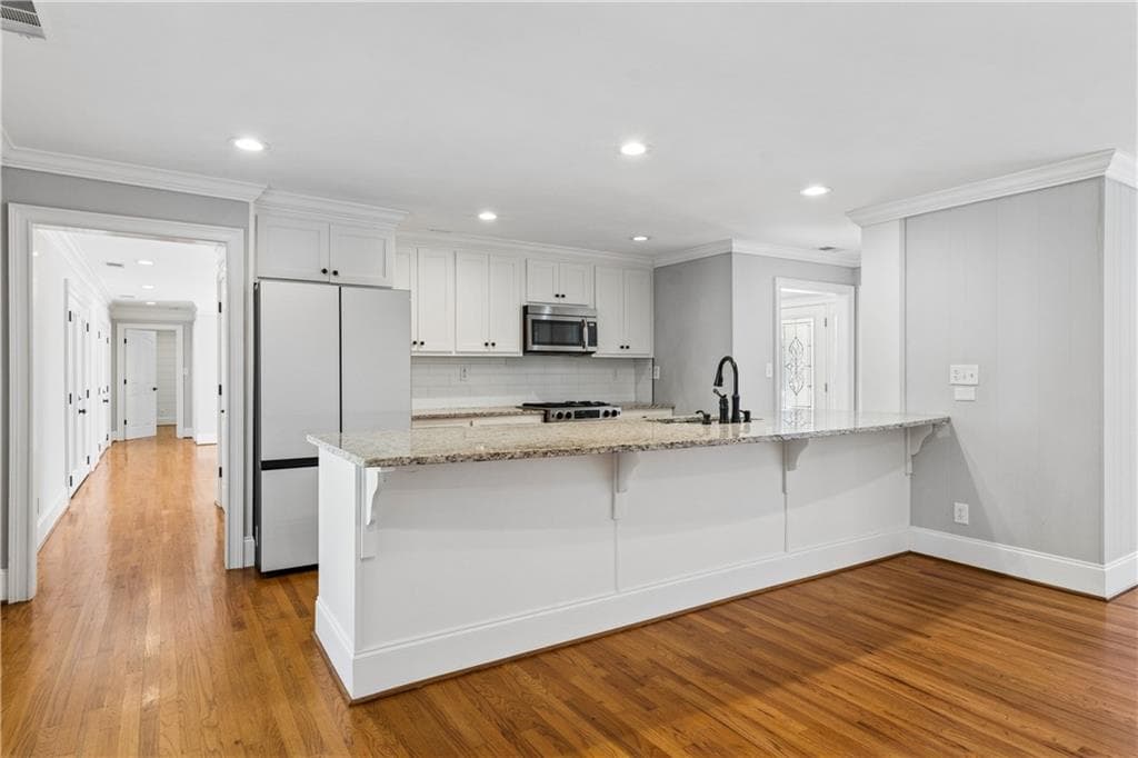 4 bedroom, 3 bathroom, 3,336 sq ft single family residence for sale at 530 E Lake Drive, Gainesville, GA 30506 — photo 6