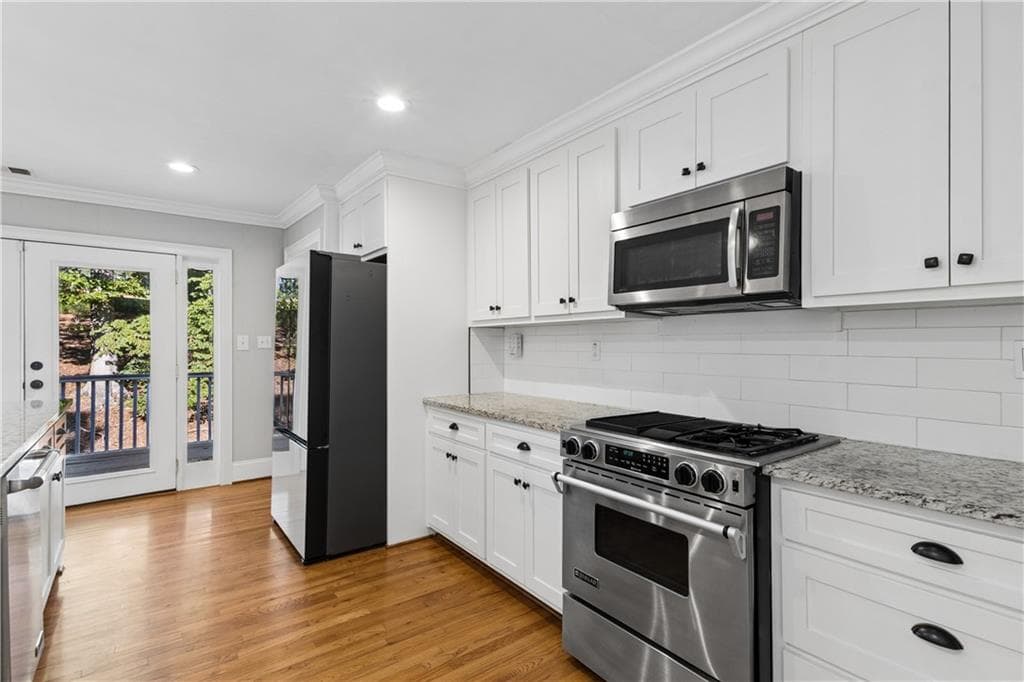 4 bedroom, 3 bathroom, 3,336 sq ft single family residence for sale at 530 E Lake Drive, Gainesville, GA 30506 — photo 10
