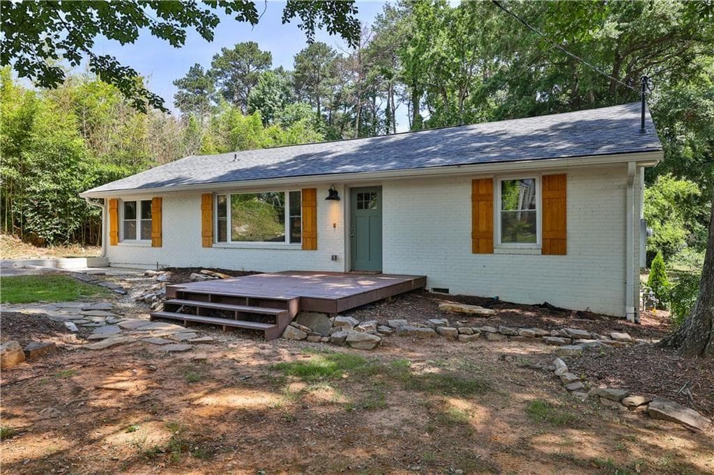 3 bedroom, 3 bathroom, 1,525 sq ft single family residence for sale at 1976 Dering Circle, Atlanta, GA 30345 — photo 2