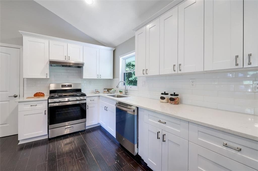 3 bedroom, 3 bathroom, 1,525 sq ft single family residence for sale at 1976 Dering Circle, Atlanta, GA 30345 — photo 4