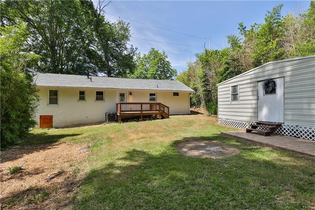 3 bedroom, 3 bathroom, 1,525 sq ft single family residence for sale at 1976 Dering Circle, Atlanta, GA 30345 — photo 7
