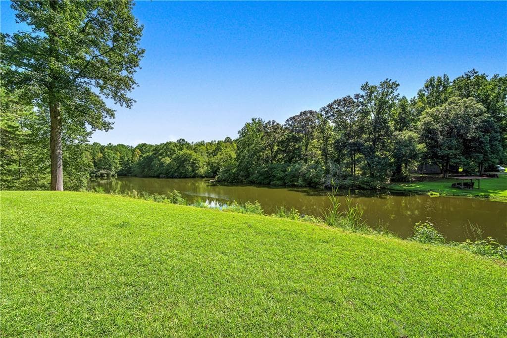 4 bedroom, 3 bathroom, 4,376 sq ft single family residence under contract at 5070 River Lake Drive, Chattahoochee Hills, GA 30213 — photo 6