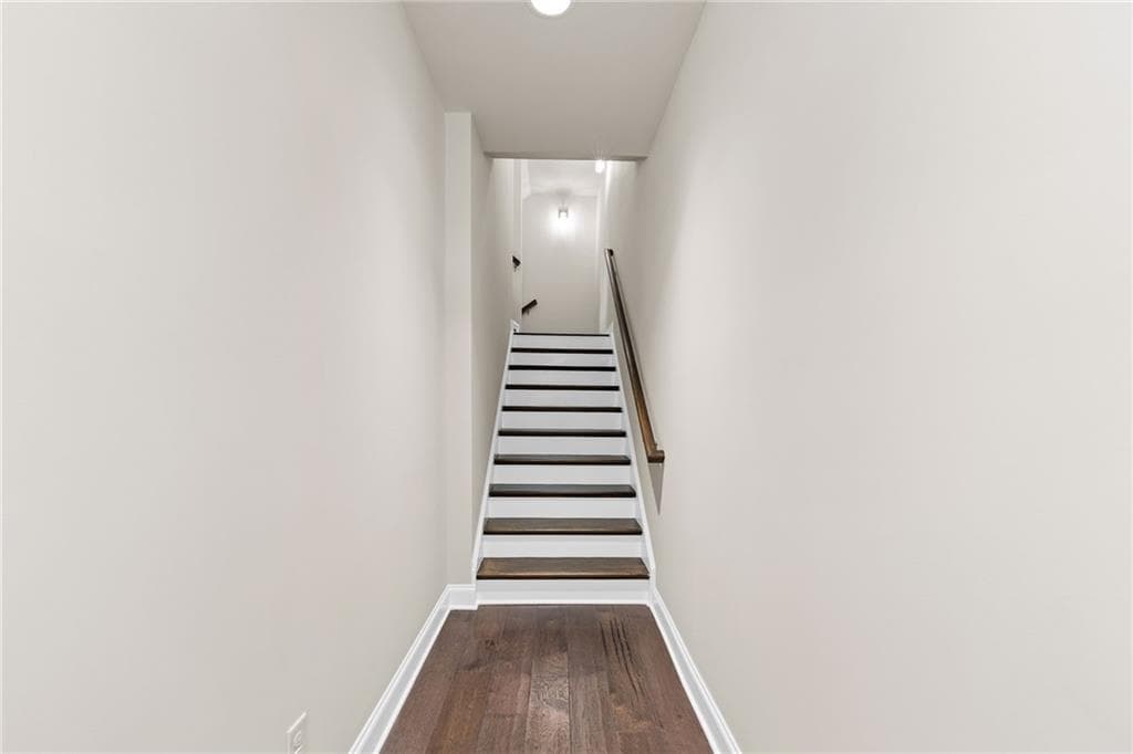 4 bedroom, 4 bathroom, 2,407 sq ft townhouse under contract at 4079 Townsend Lane, Dunwoody, GA 30346 — photo 4