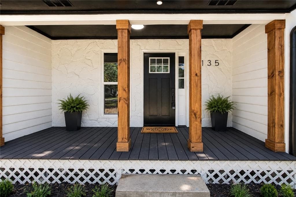 3 bedroom, 2 bathroom, 1,945 sq ft single family residence under contract at 135 Springhouse Lane, Fayetteville, GA 30214 — photo 2