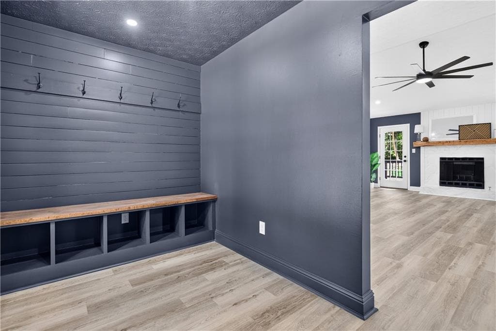 3 bedroom, 2 bathroom, 1,945 sq ft single family residence under contract at 135 Springhouse Lane, Fayetteville, GA 30214 — photo 4