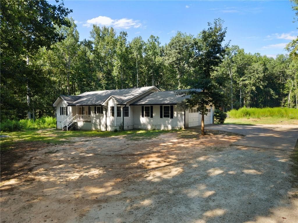 3 bedroom, 2 bathroom, 1,884 sq ft single family residence for sale at 735 Chambers Road, Mcdonough, GA 30253 — photo 3