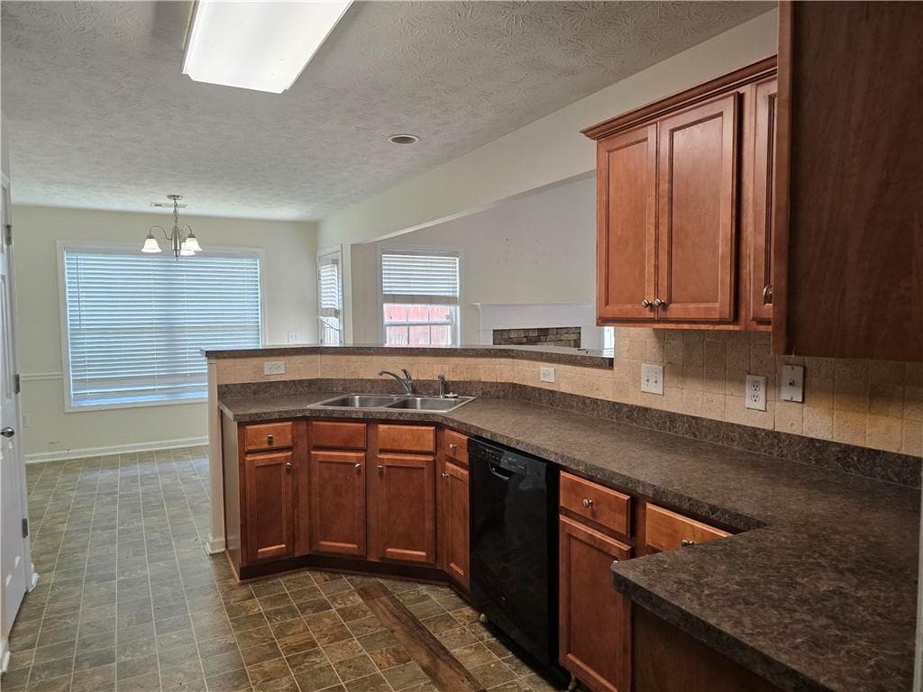 3 bedroom, 2 bathroom, 2,058 sq ft single family residence for sale at 3464 Pinegate Trail, Snellville, GA 30039 — photo 8