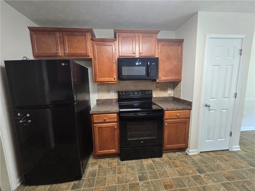3 bedroom, 2 bathroom, 2,058 sq ft single family residence for sale at 3464 Pinegate Trail, Snellville, GA 30039 — photo 9