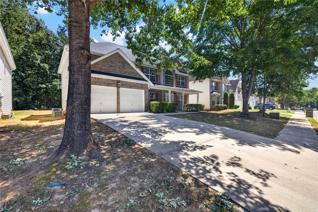 4 bedroom, 3 bathroom, 2,676 sq ft single family residence for sale at 2900 Chilhowee Drive, Atlanta, GA 30331 — photo 4