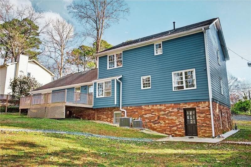5 bedroom, 3 bathroom, 3,237 sq ft single family residence for sale at 4673 Arrowhead Trail, Lilburn, GA 30047 — photo 4