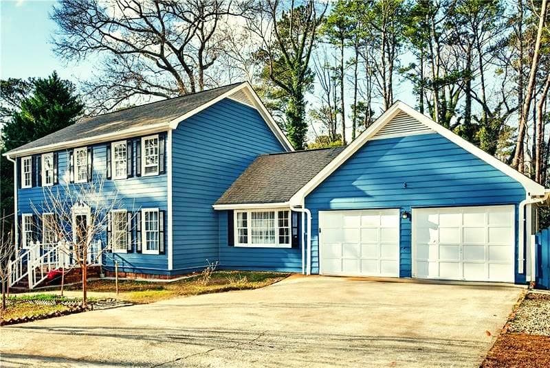 5 bedroom, 3 bathroom, 3,237 sq ft single family residence for sale at 4673 Arrowhead Trail, Lilburn, GA 30047 — photo 3