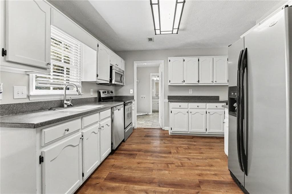 4 bedroom, 3 bathroom, 2,125 sq ft single family residence for sale at 108 Cabin Gate, Peachtree City, GA 30269 — photo 6