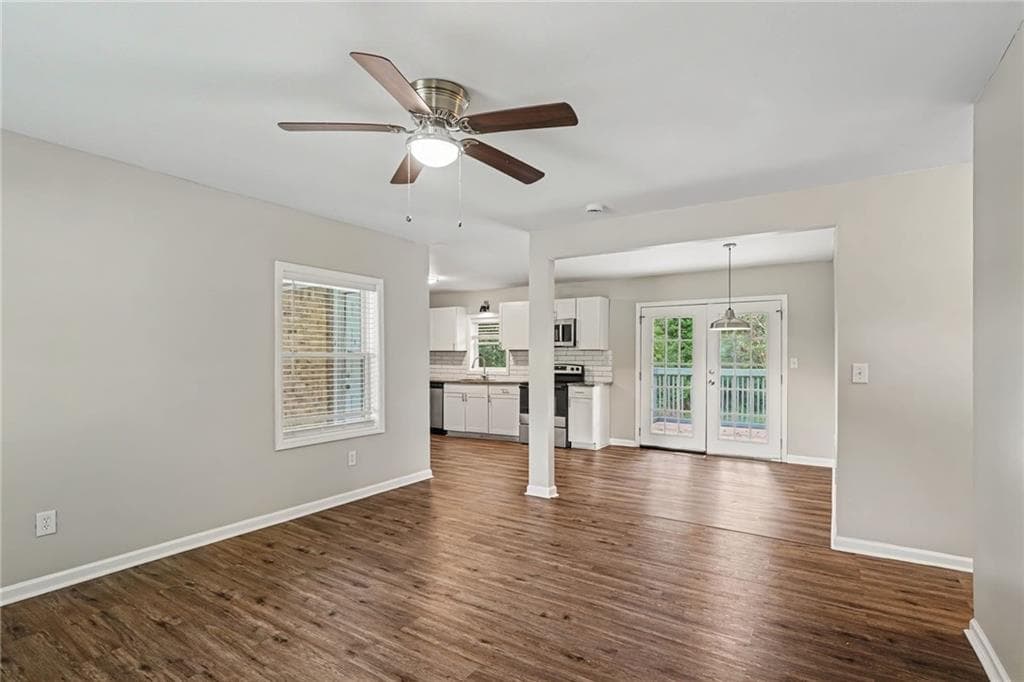 3 bedroom, 2 bathroom, 1,136 sq ft single family residence for sale at 5893 Ronnie Drive, Rex, GA 30273 — photo 5
