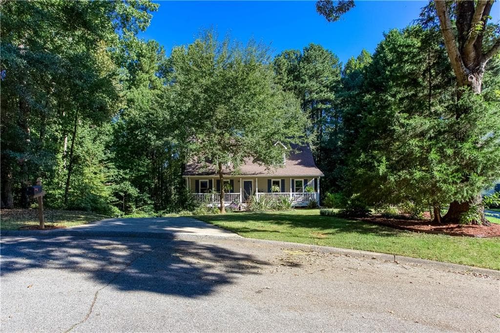 3 bedroom, 2 bathroom, 1,502 sq ft single family residence for sale at 178 N Springs Court, Acworth, GA 30101 — photo 3