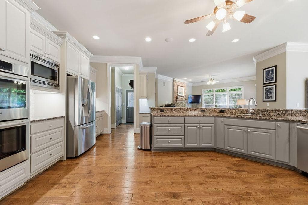 6 bedroom, 5 bathroom, 6,865 sq ft single family residence for sale at 348 Aviemore Lane, Suwanee, GA 30024 — photo 5