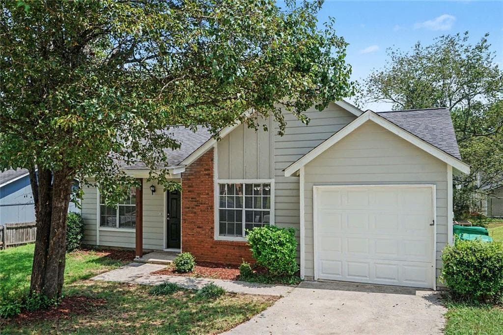 3 bedroom, 2 bathroom, 1,178 sq ft single family residence for sale at 2062 W Morgan's Bluff Court, Lithonia, GA 30058 — photo 2