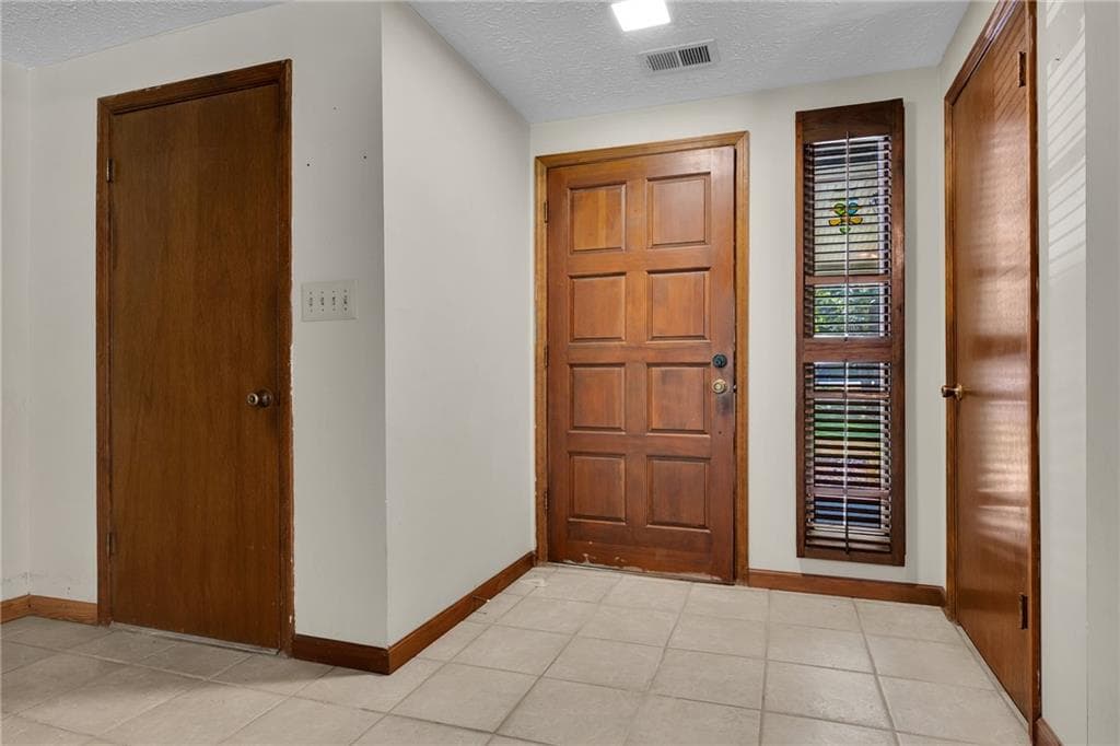 3 bedroom, 2 bathroom, 1,944 sq ft single family residence for sale at 140 Hickory Drive, Stockbridge, GA 30281 — photo 4