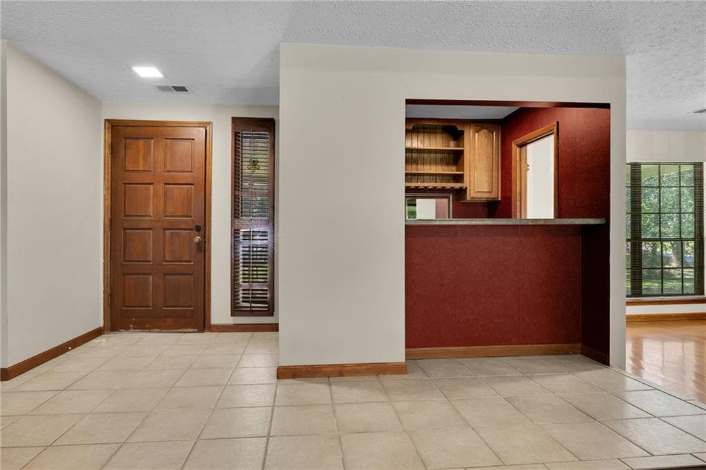 3 bedroom, 2 bathroom, 1,944 sq ft single family residence for sale at 140 Hickory Drive, Stockbridge, GA 30281 — photo 5