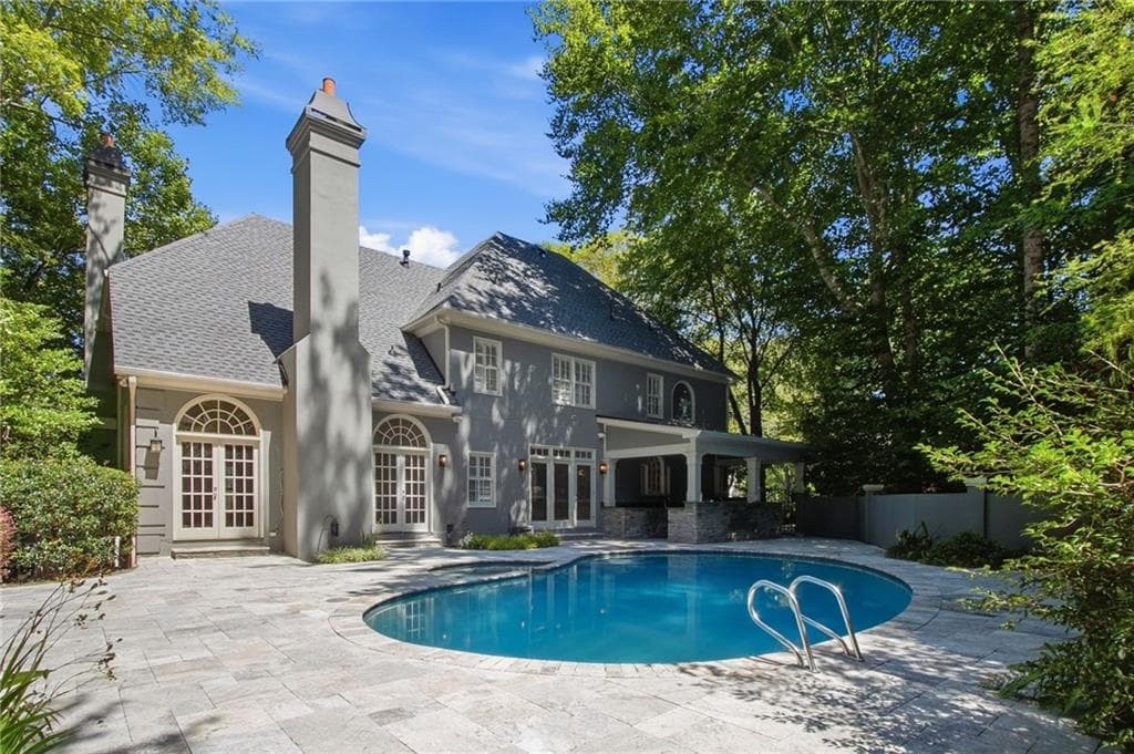 5 bedroom, 5 bathroom, 4,619 sq ft single family residence under contract at 135 Gilford Way, Sandy Springs, GA 30350 — photo 2